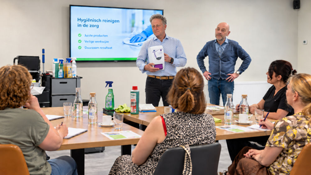 Praktijktraining schoonmaken in de zorg door Avodesch